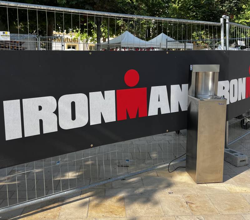 Solution fontaine à eau branchée au réseau d'eau pour événement